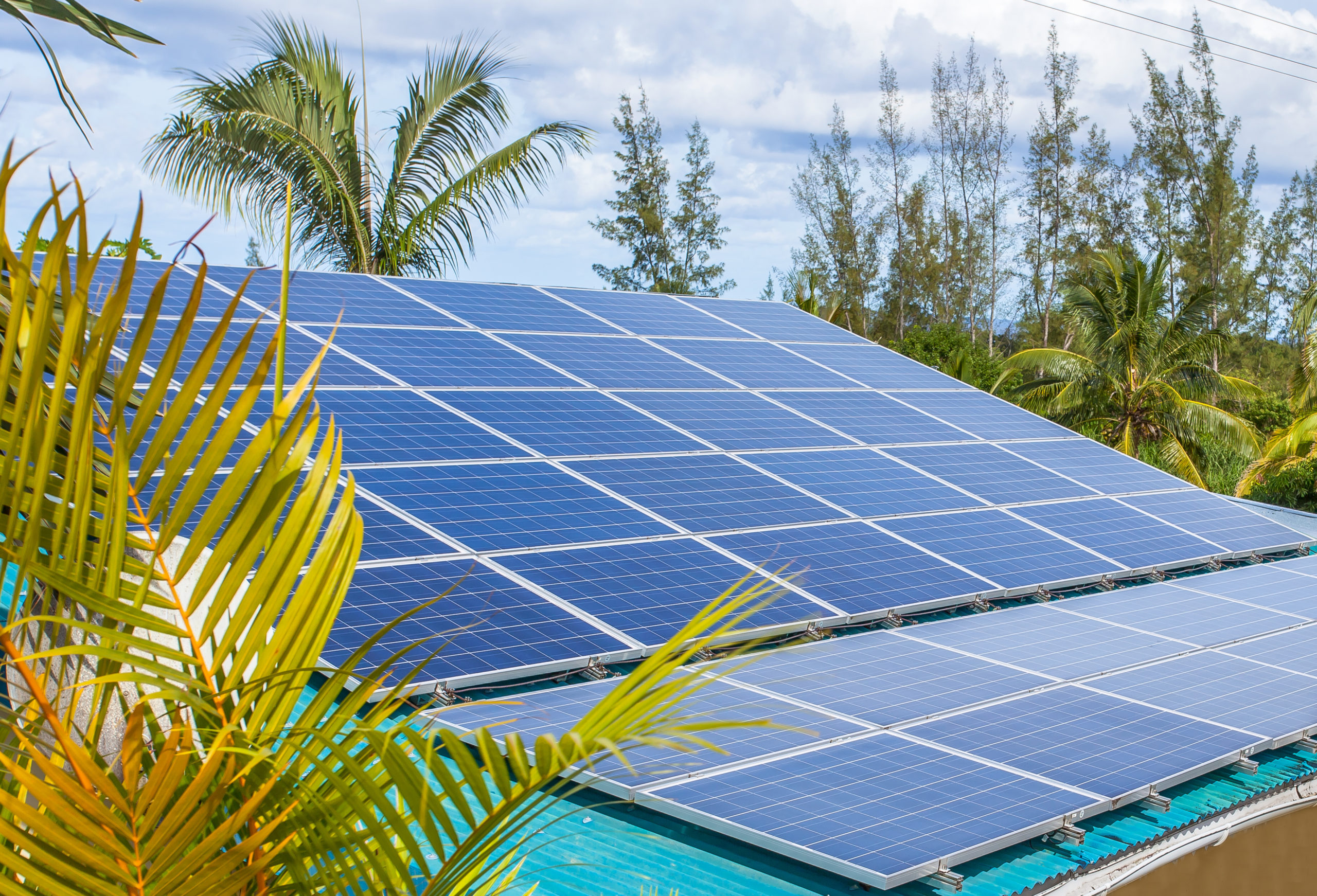 panneaux solaires énergie photovoltaïque sur toiture maison panneaux solaires énergie photovoltaïque sur toiture maison
