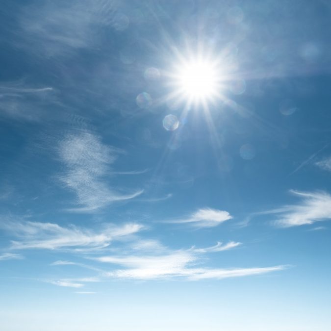 ciel bleu soleil nuage cirrus été chaleur beau météo fond ciel bleu soleil nuage cirrus été chaleur beau météo fond